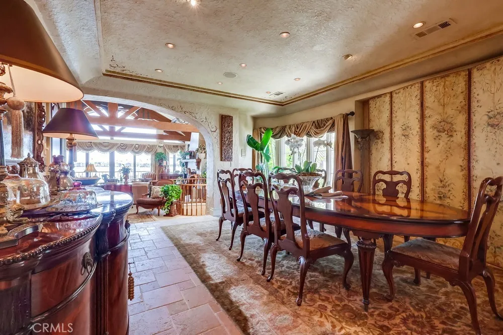 6048 Lido Long Beach, CA 90803