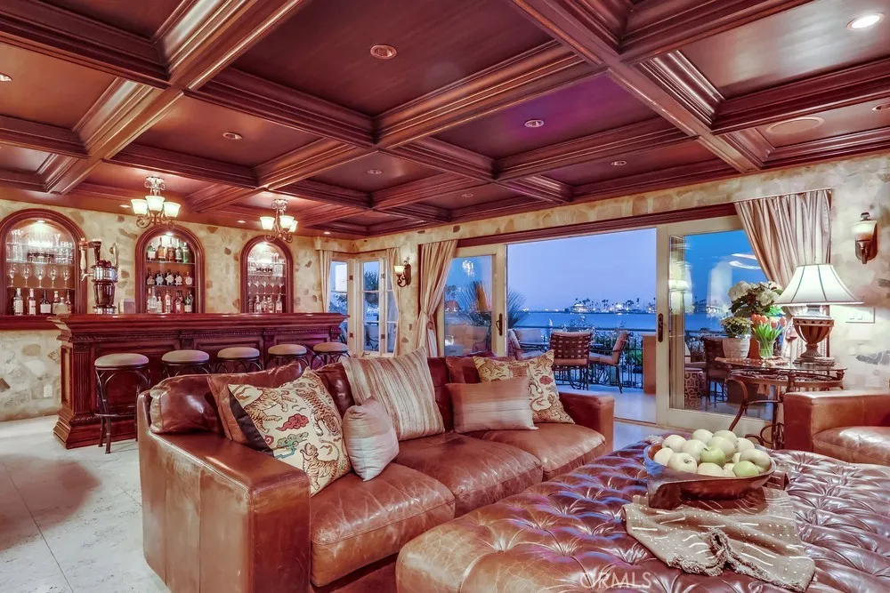 6048 Lido Long Beach, CA 90803