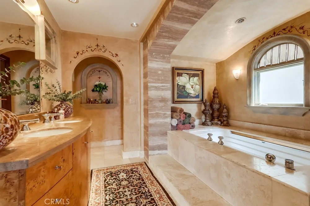 6048 Lido Long Beach, CA 90803