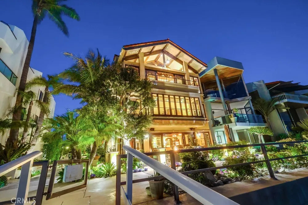 6048 Lido Long Beach, CA 90803