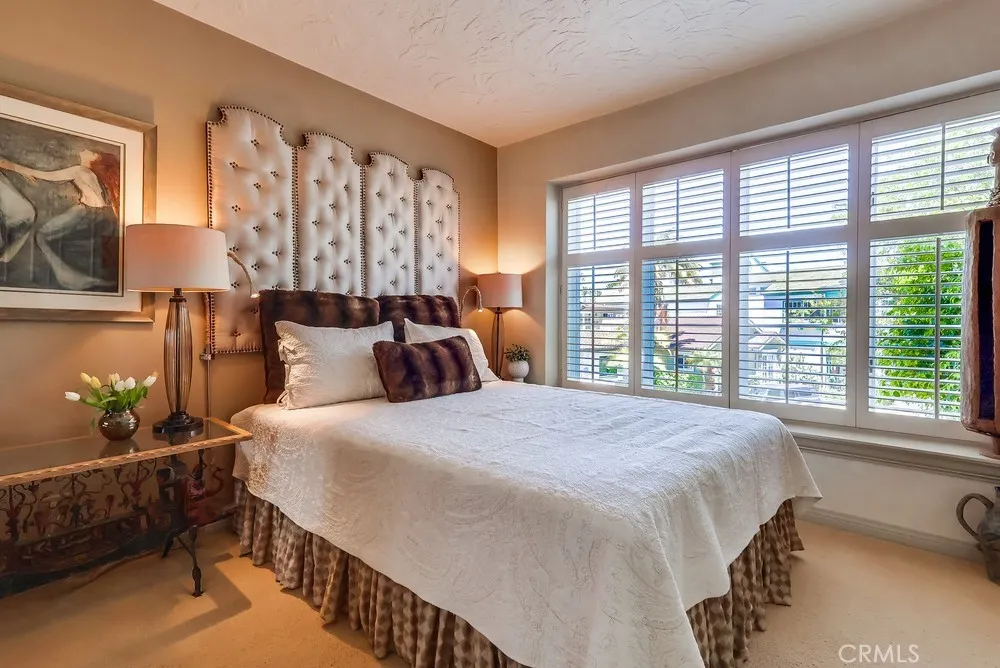 6048 Lido Long Beach, CA 90803