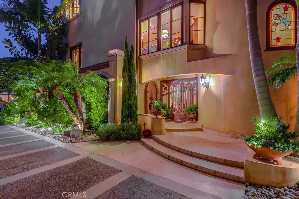 6048 Lido Long Beach, CA 90803