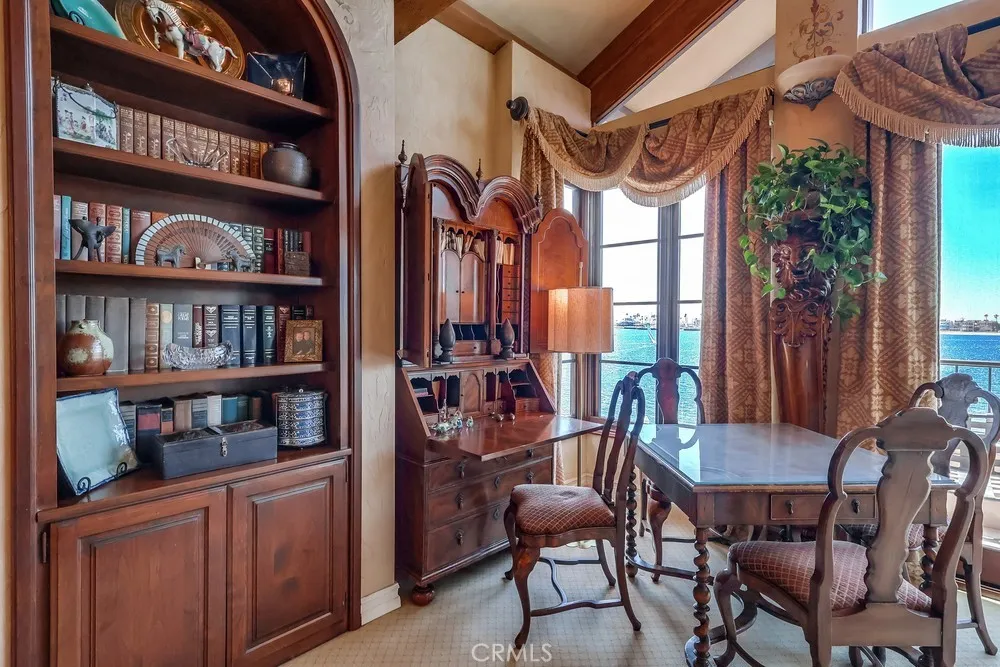 6048 Lido Long Beach, CA 90803
