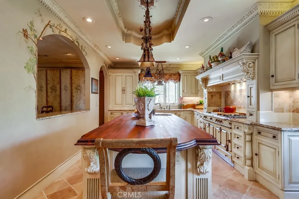 6048 Lido Long Beach, CA 90803
