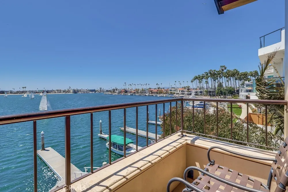 6048 Lido Long Beach, CA 90803