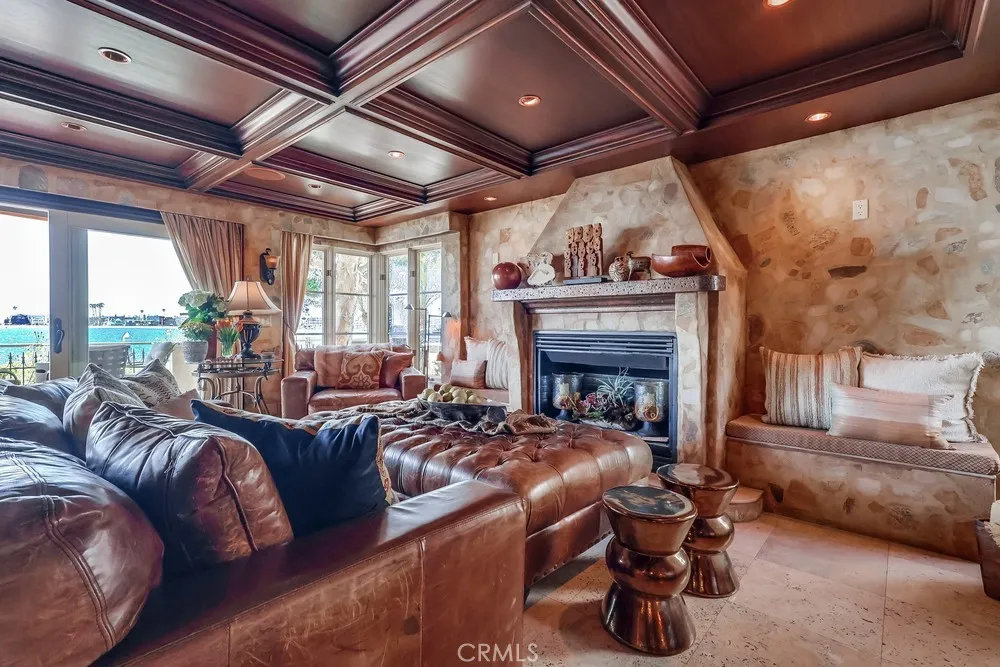 6048 Lido Long Beach, CA 90803