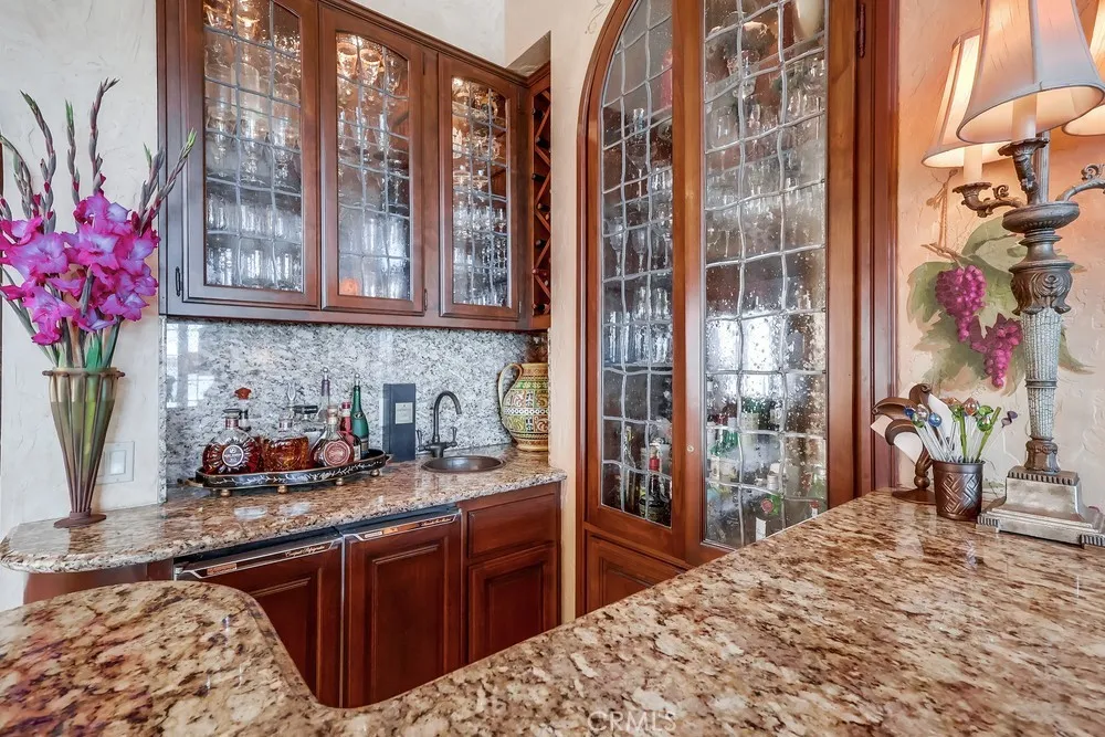 6048 Lido Long Beach, CA 90803