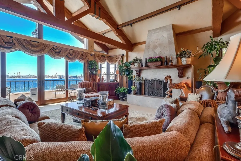 6048 Lido Long Beach, CA 90803