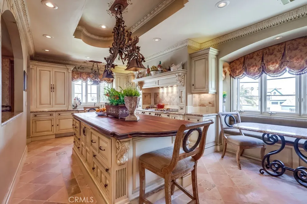 6048 Lido Long Beach, CA 90803