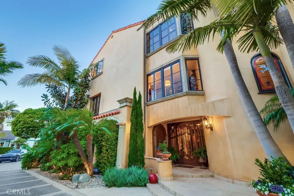 6048 Lido Long Beach, CA 90803