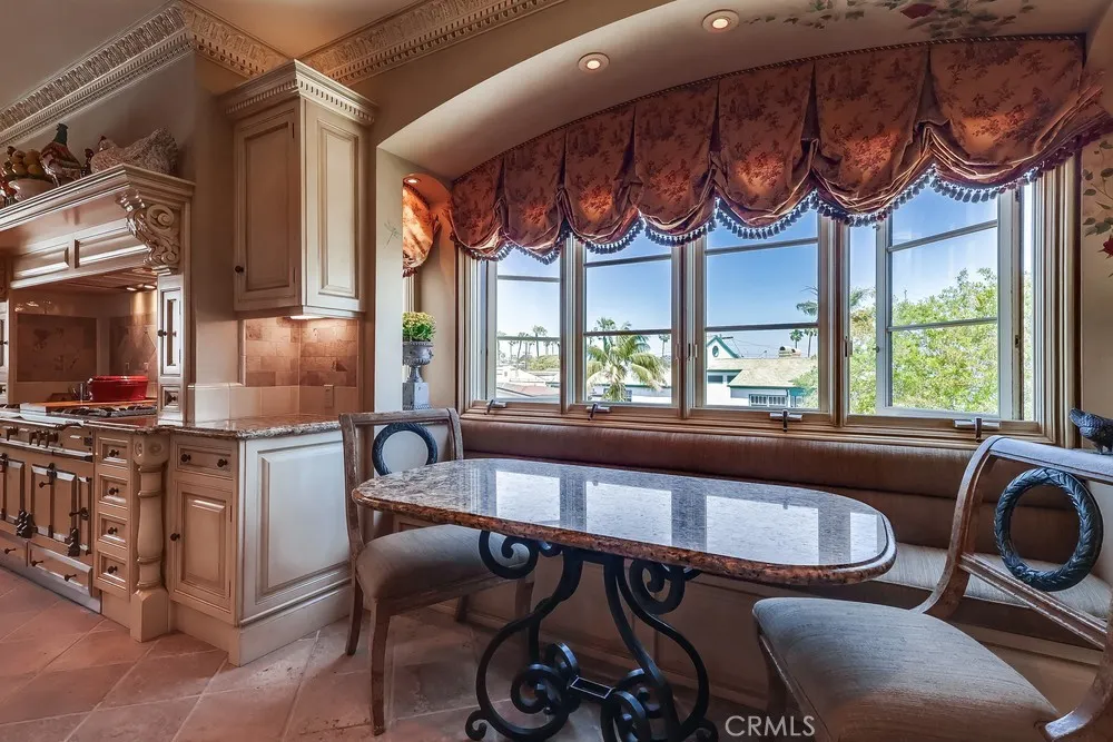 6048 Lido Long Beach, CA 90803