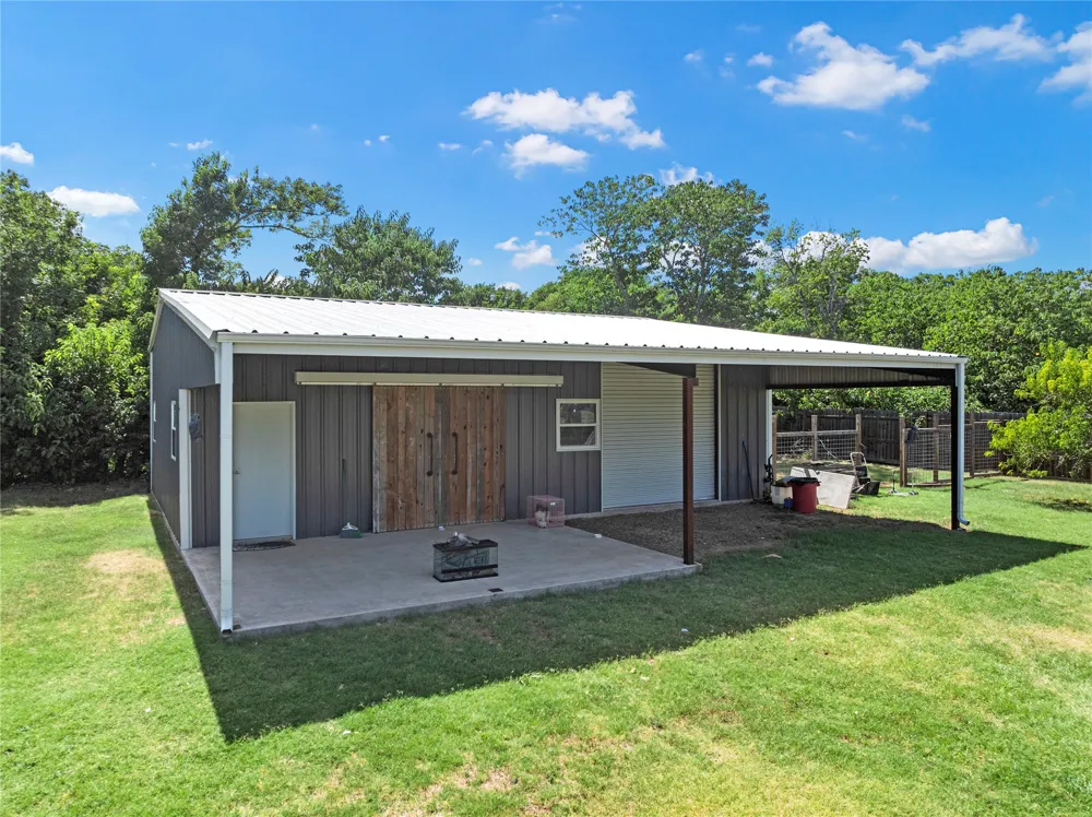 525 W 7th Street Crawford, TX 76638