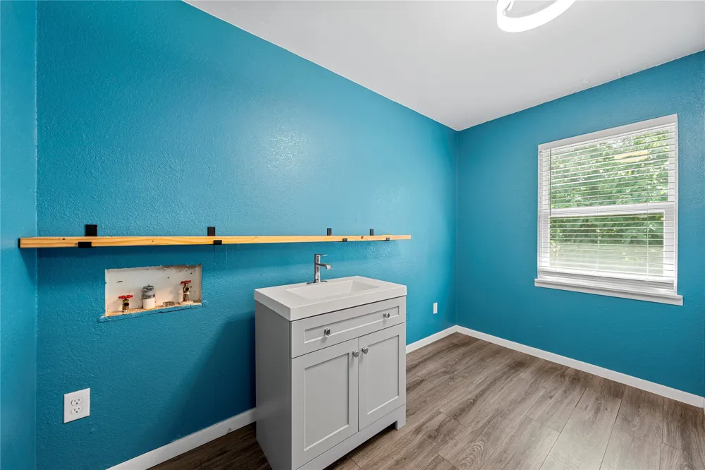 525 W 7th Street Crawford, TX 76638