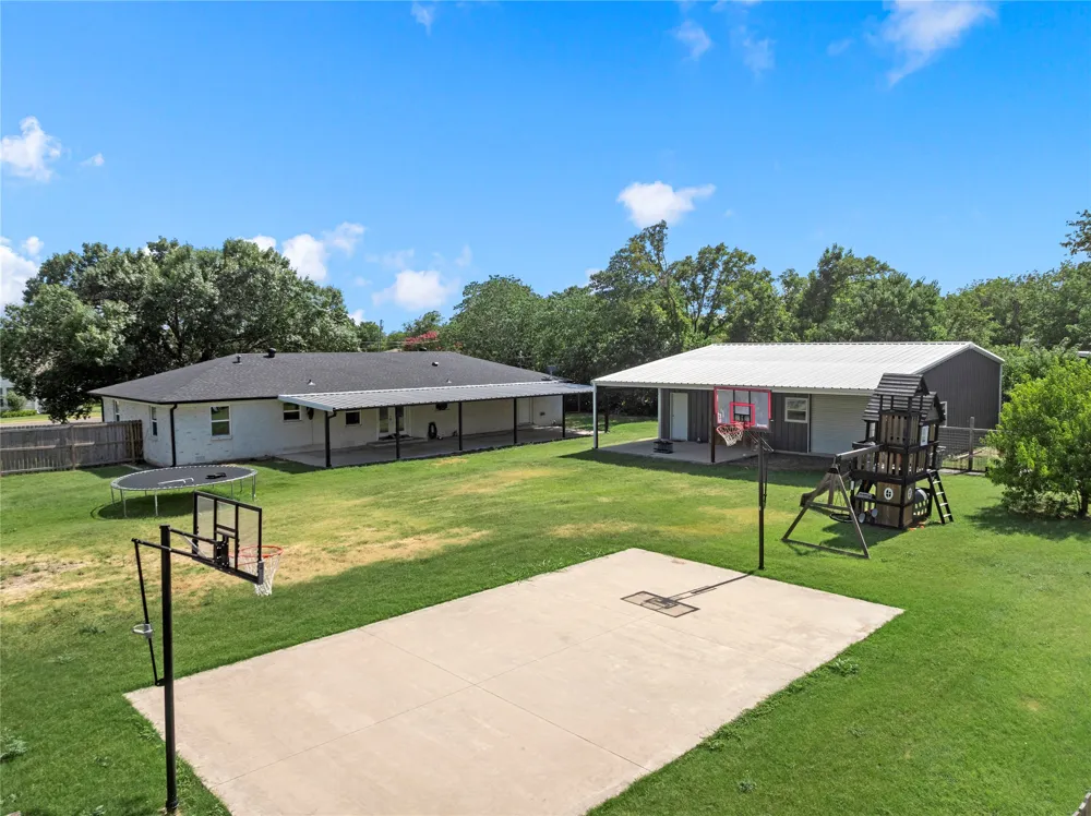 525 W 7th Street Crawford, TX 76638