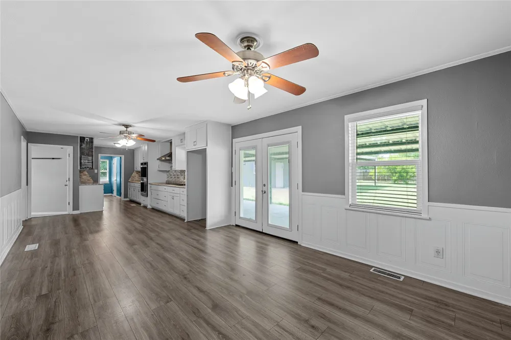 525 W 7th Street Crawford, TX 76638