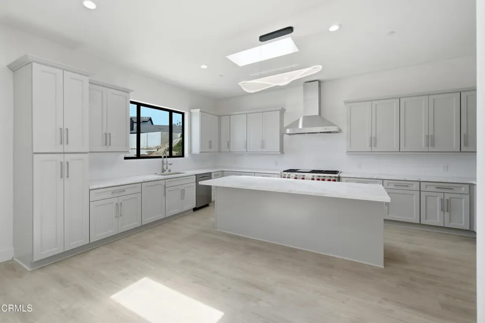 1013 Colina Vista Ventura, CA 93003