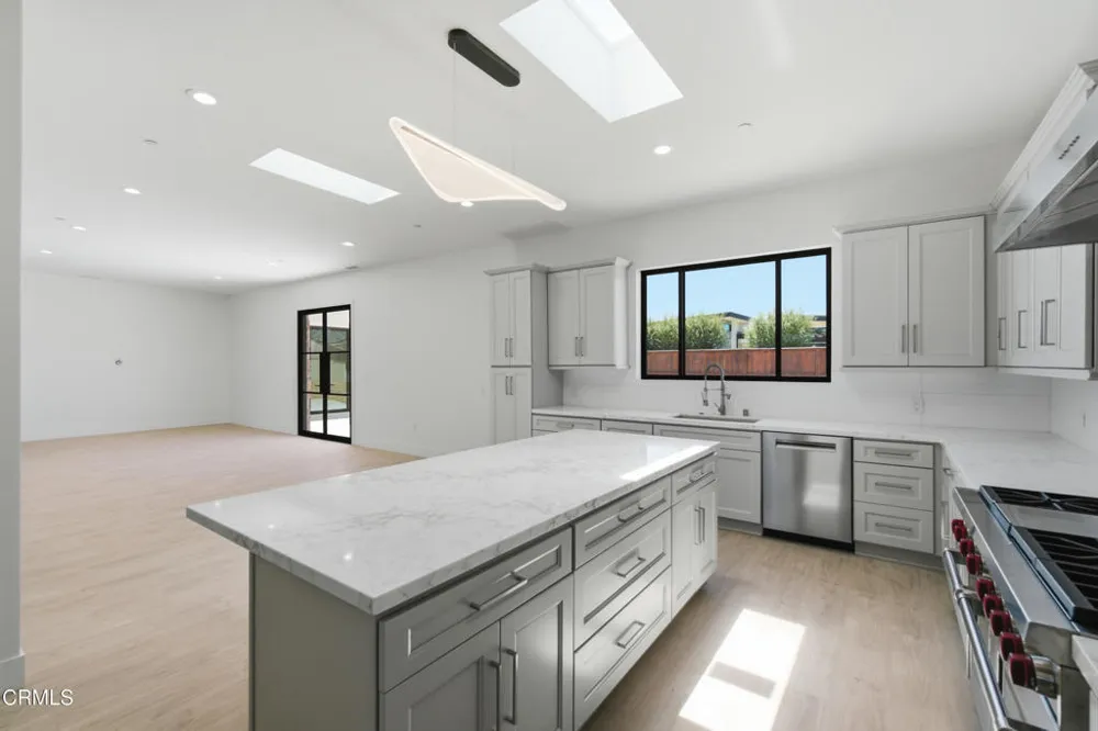 1013 Colina Vista Ventura, CA 93003