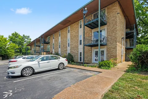 555 N DuPont Ave #B-26