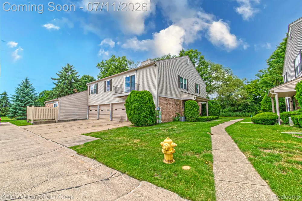 44524 Bunker Hill Drive #112 Clinton Charter Township, MI 48038