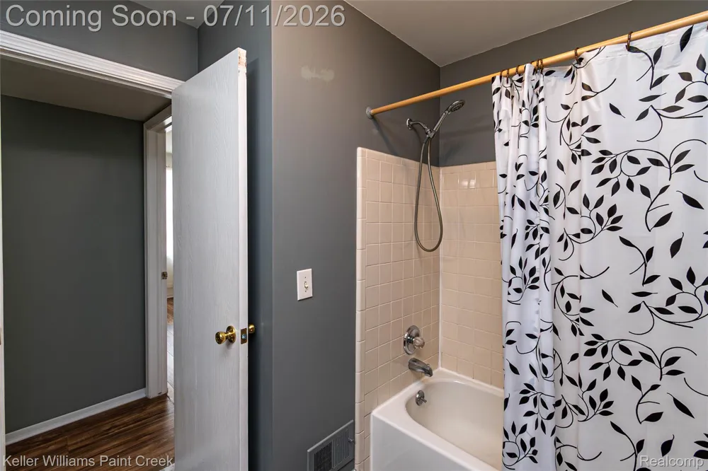 44524 Bunker Hill Drive #112 Clinton Charter Township, MI 48038