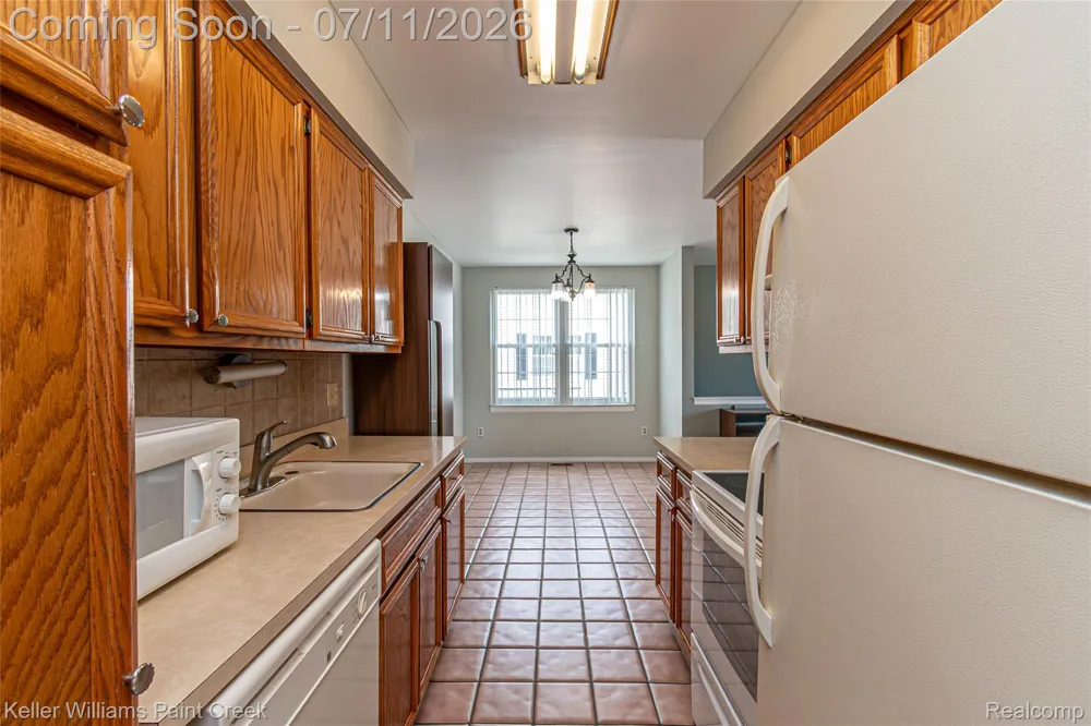 44524 Bunker Hill Drive #112 Clinton Charter Township, MI 48038
