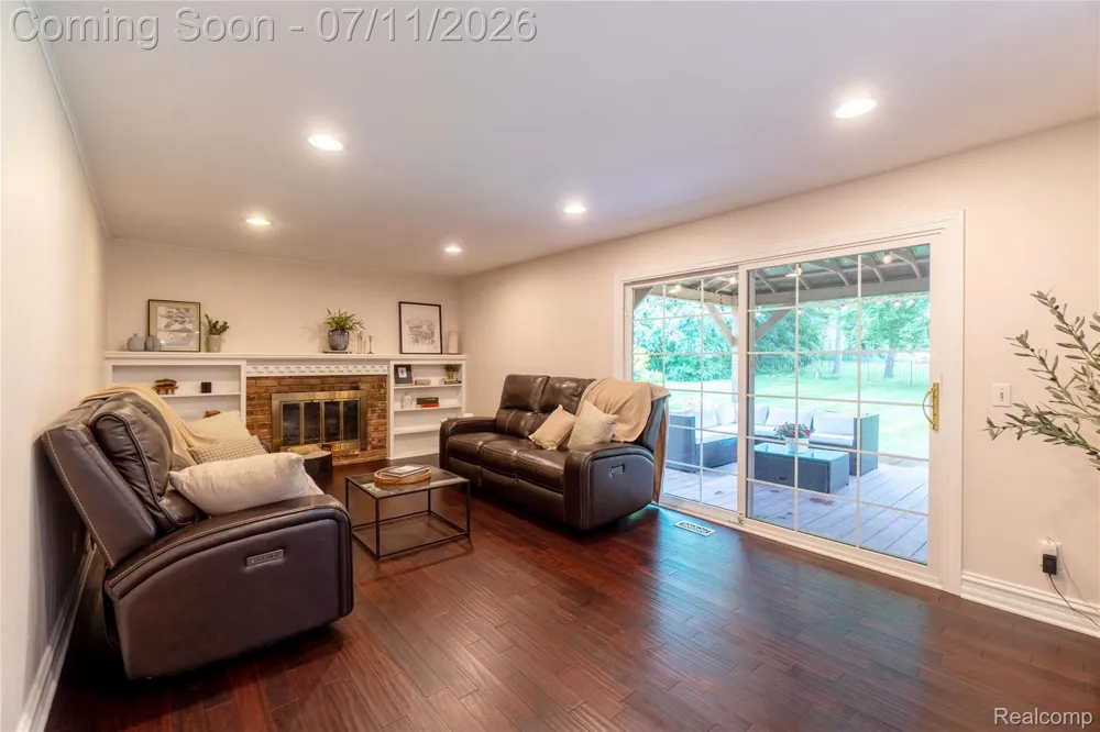 2032 Kristin Drive Troy City, MI 48084