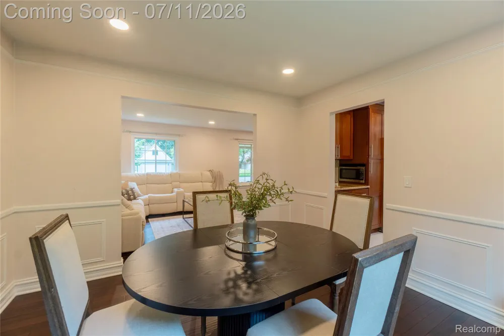 2032 Kristin Drive Troy City, MI 48084