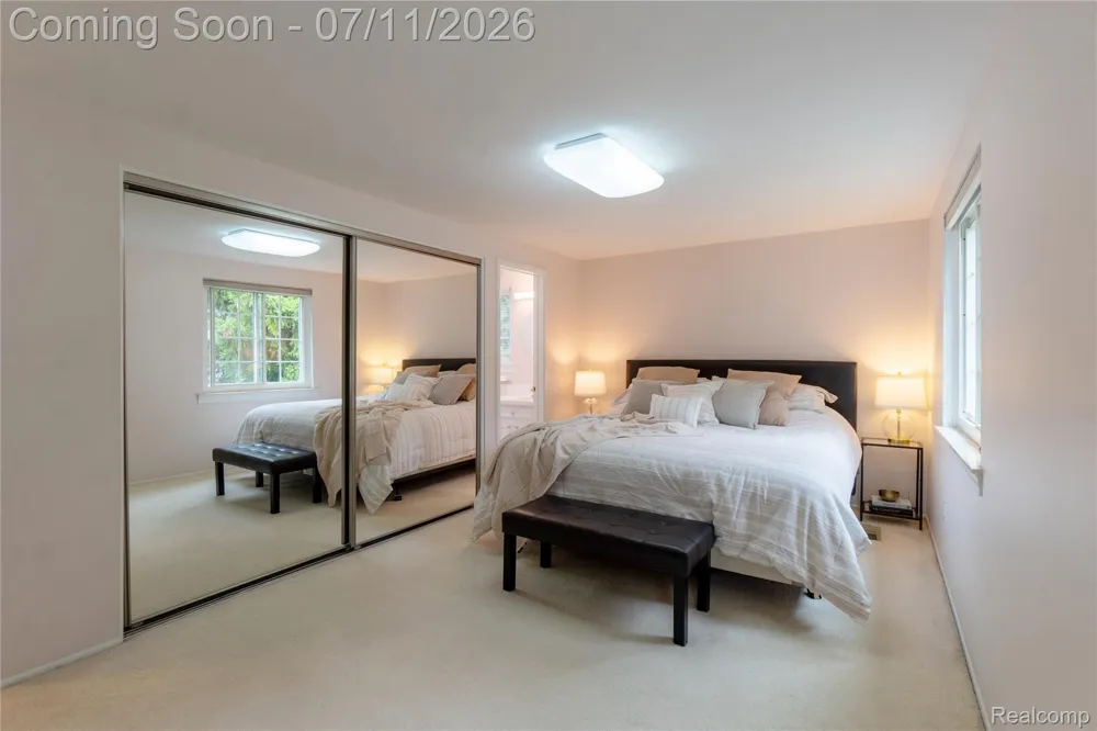2032 Kristin Drive Troy City, MI 48084