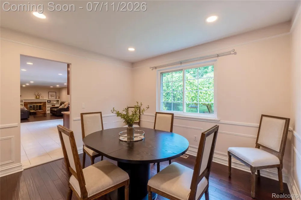 2032 Kristin Drive Troy City, MI 48084