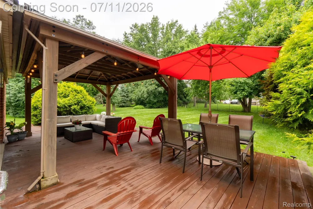 2032 Kristin Drive Troy City, MI 48084