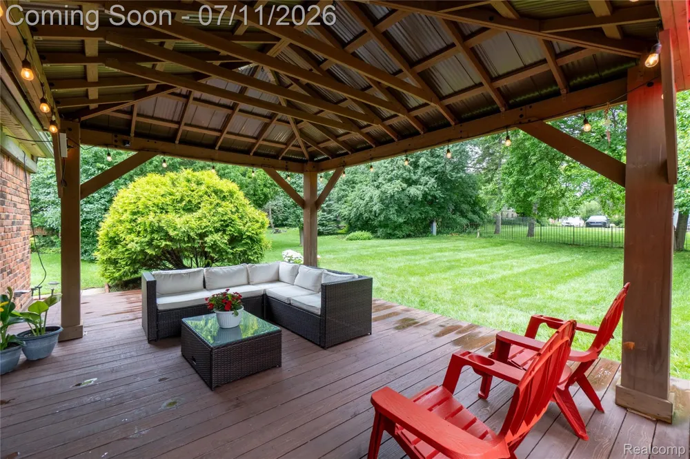 2032 Kristin Drive Troy City, MI 48084