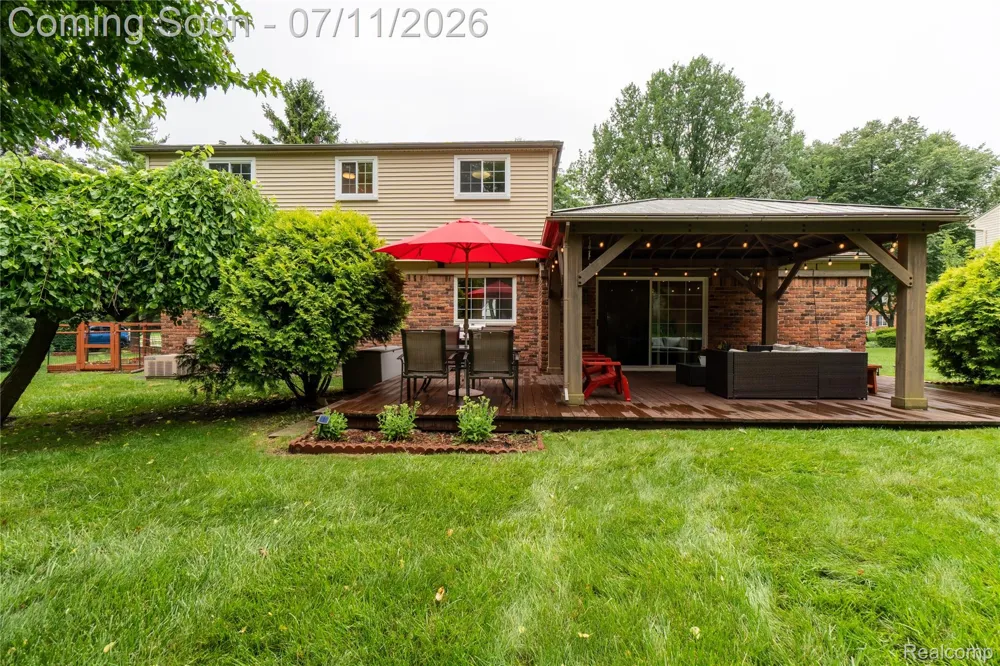 2032 Kristin Drive Troy City, MI 48084