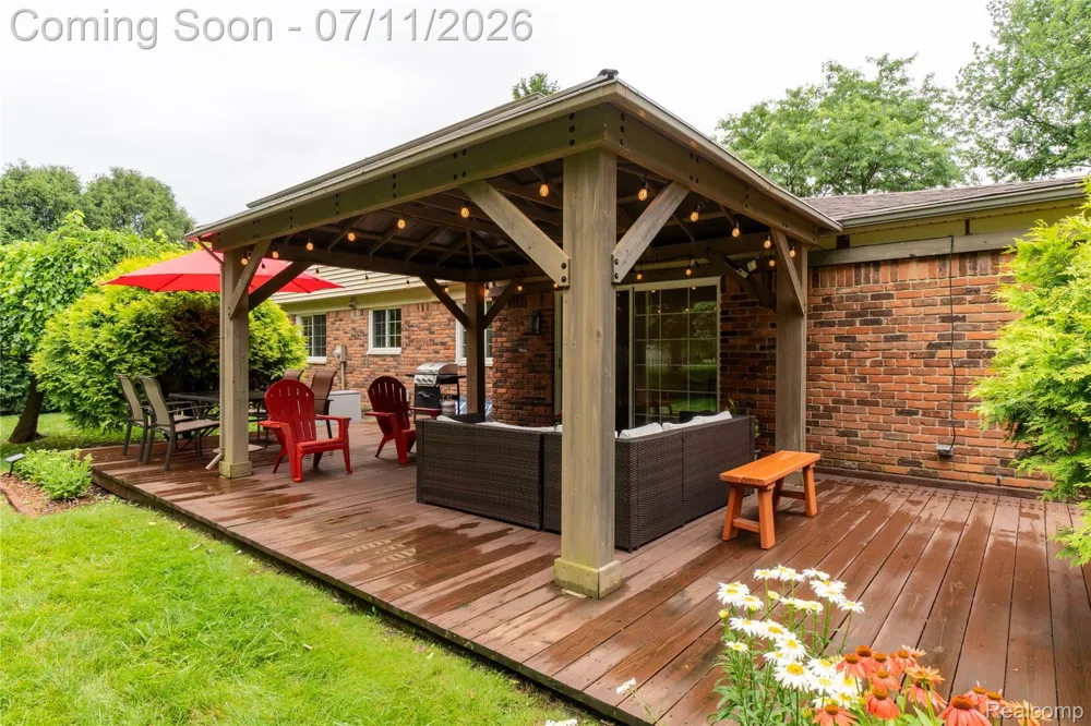 2032 Kristin Drive Troy City, MI 48084