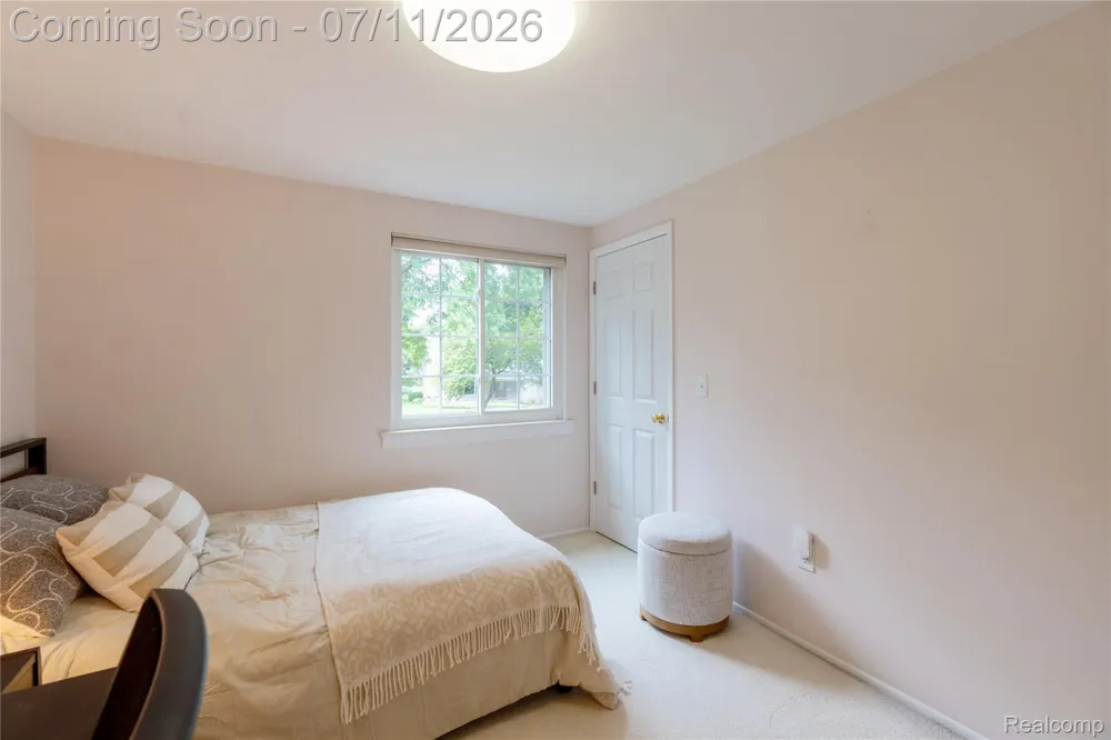 2032 Kristin Drive Troy City, MI 48084