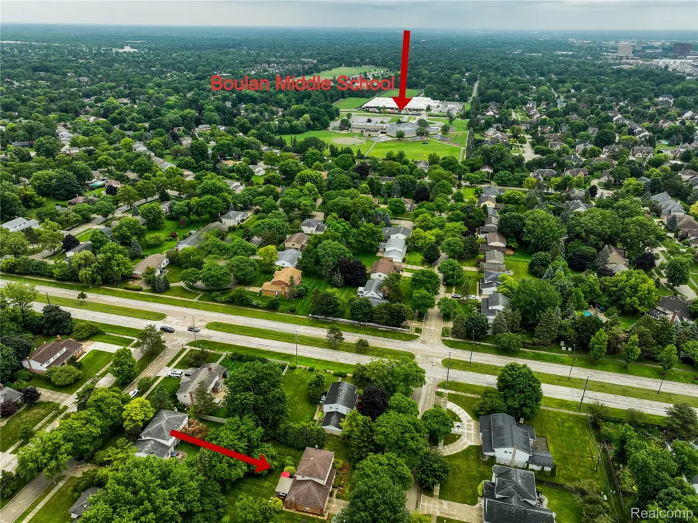 2032 Kristin Drive Troy City, MI 48084