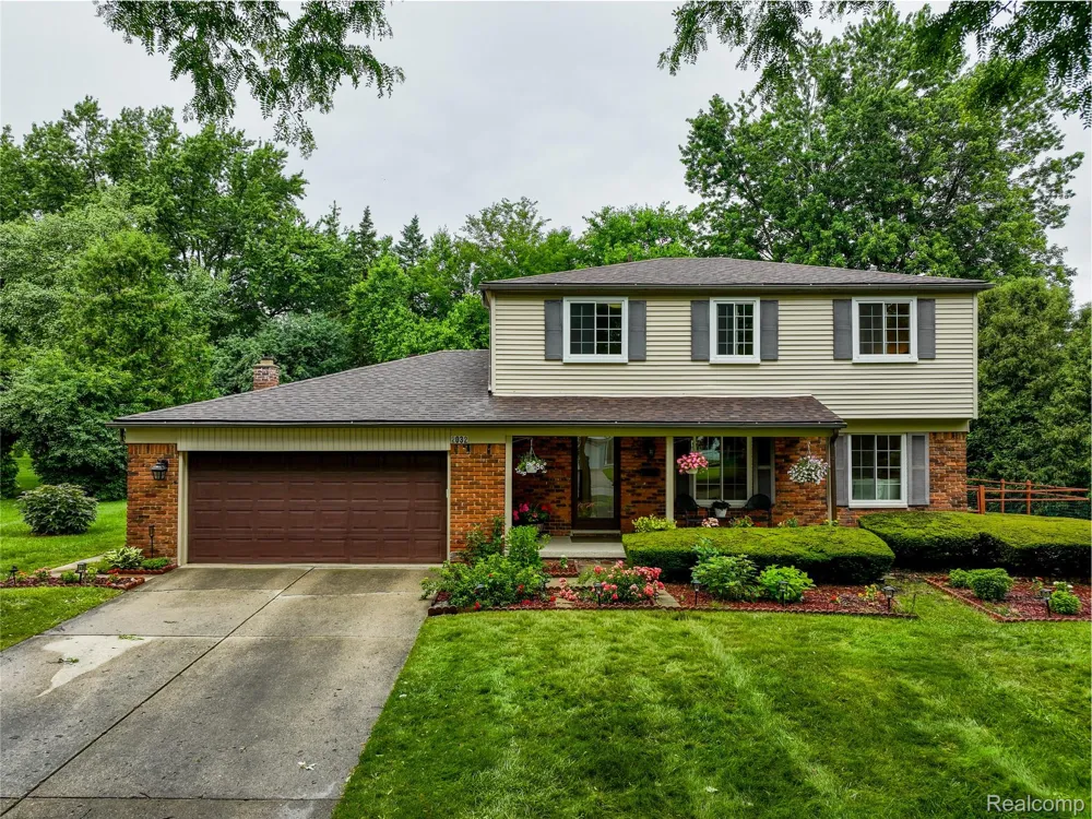 2032 Kristin Drive Troy City, MI 48084