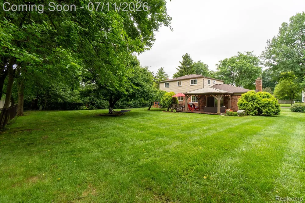 2032 Kristin Drive Troy City, MI 48084