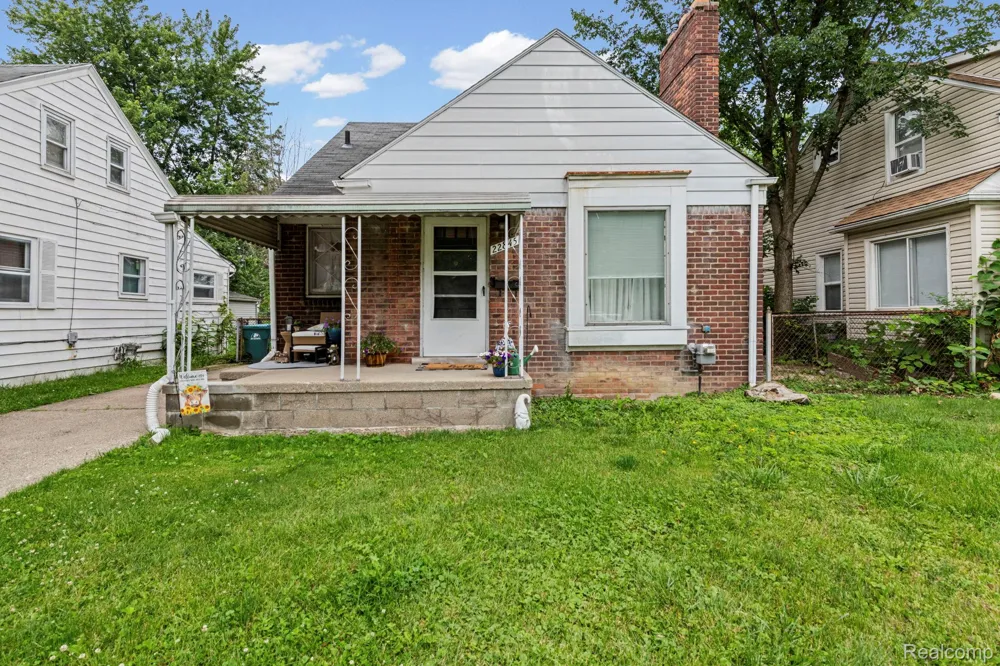22845 Melrose Avenue Eastpointe City, MI 48021