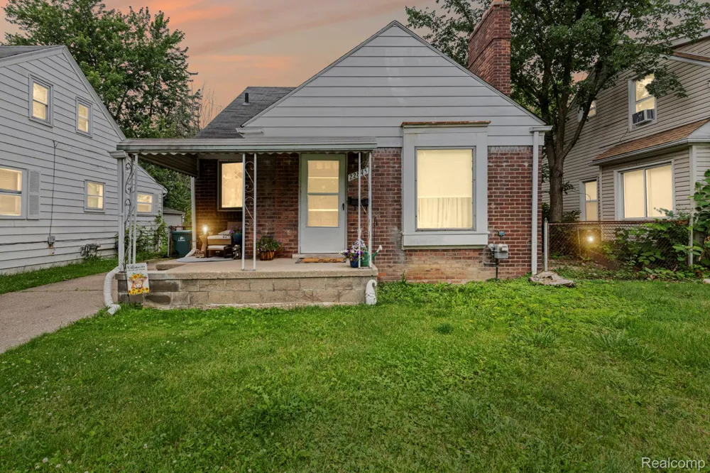 22845 Melrose Avenue Eastpointe City, MI 48021