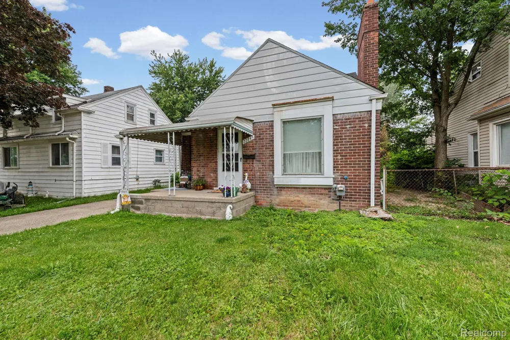 22845 Melrose Avenue Eastpointe City, MI 48021