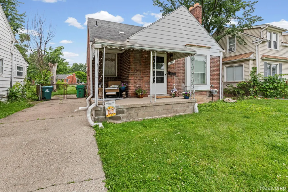 22845 Melrose Avenue Eastpointe City, MI 48021