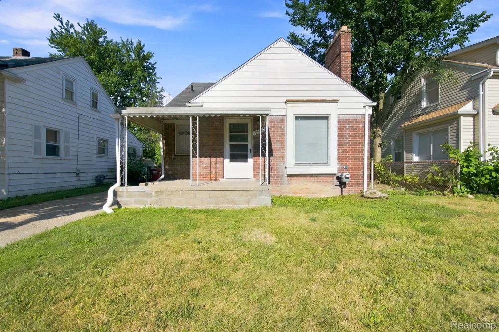 22845 Melrose Avenue Eastpointe City, MI 48021