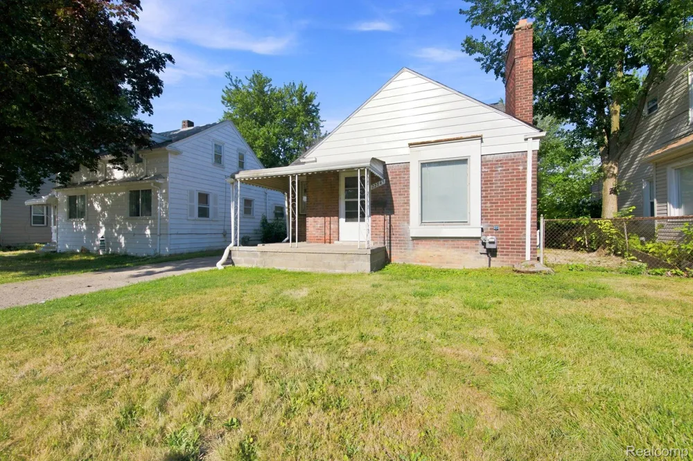 22845 Melrose Avenue Eastpointe City, MI 48021