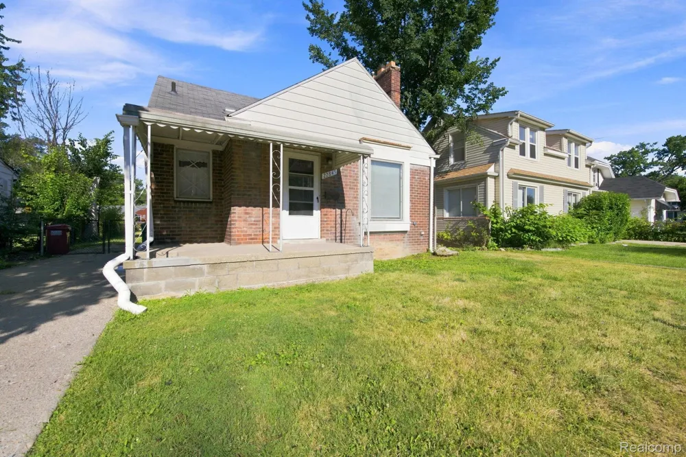 22845 Melrose Avenue Eastpointe City, MI 48021