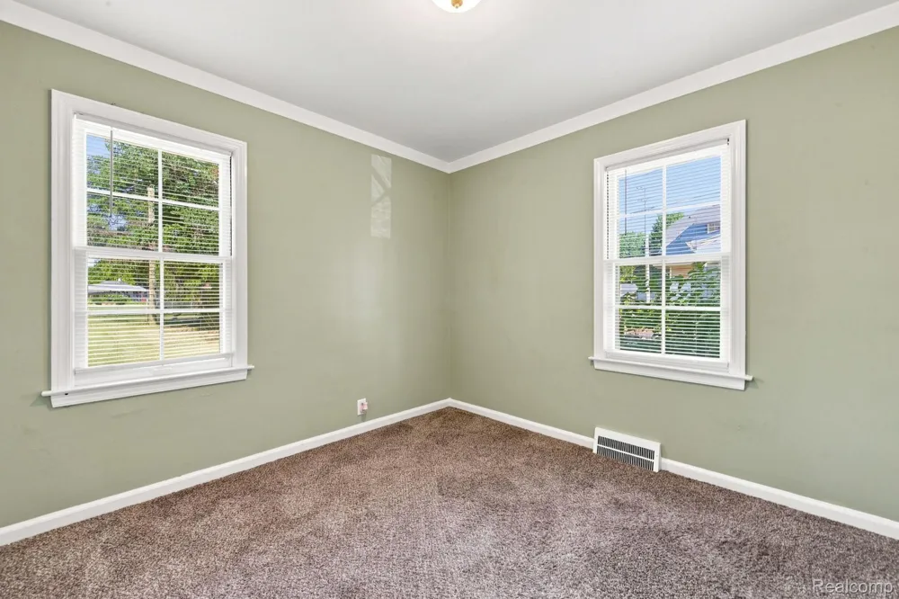 22845 Melrose Avenue Eastpointe City, MI 48021