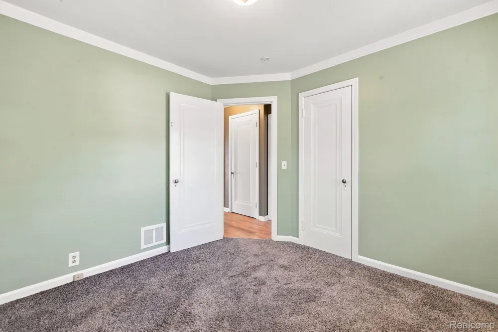 22845 Melrose Avenue Eastpointe City, MI 48021