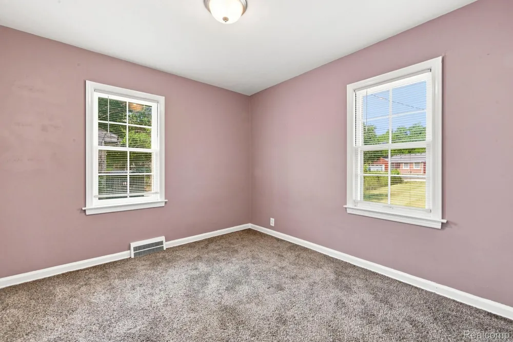 22845 Melrose Avenue Eastpointe City, MI 48021