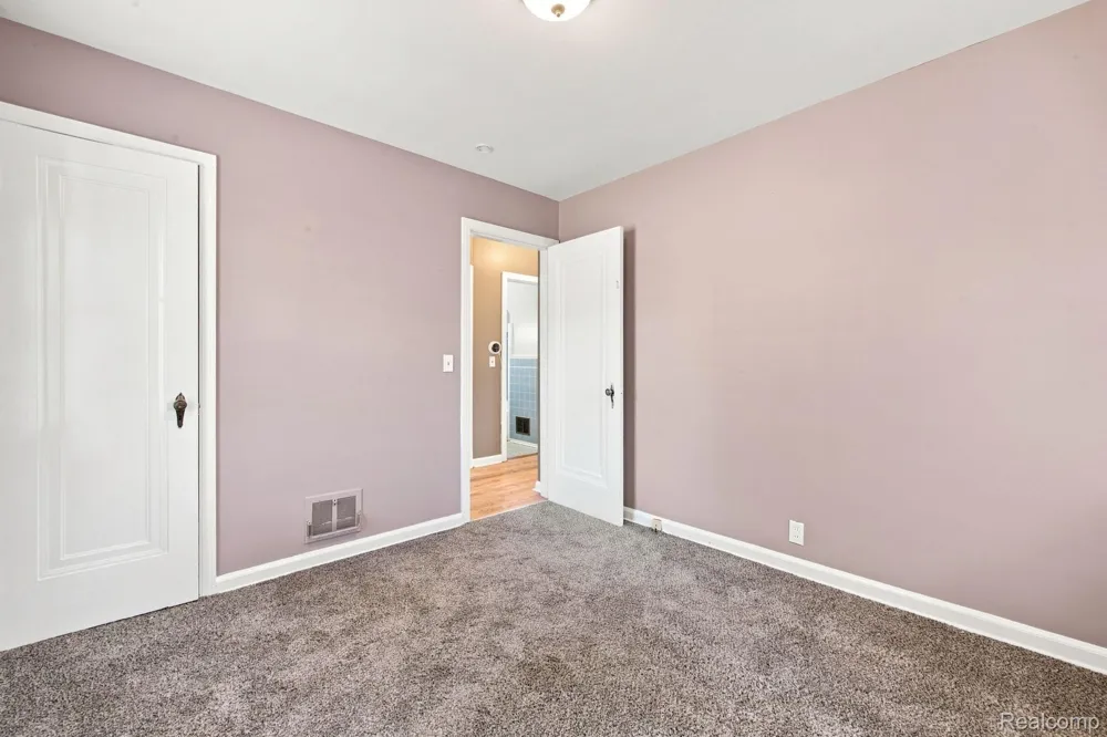 22845 Melrose Avenue Eastpointe City, MI 48021