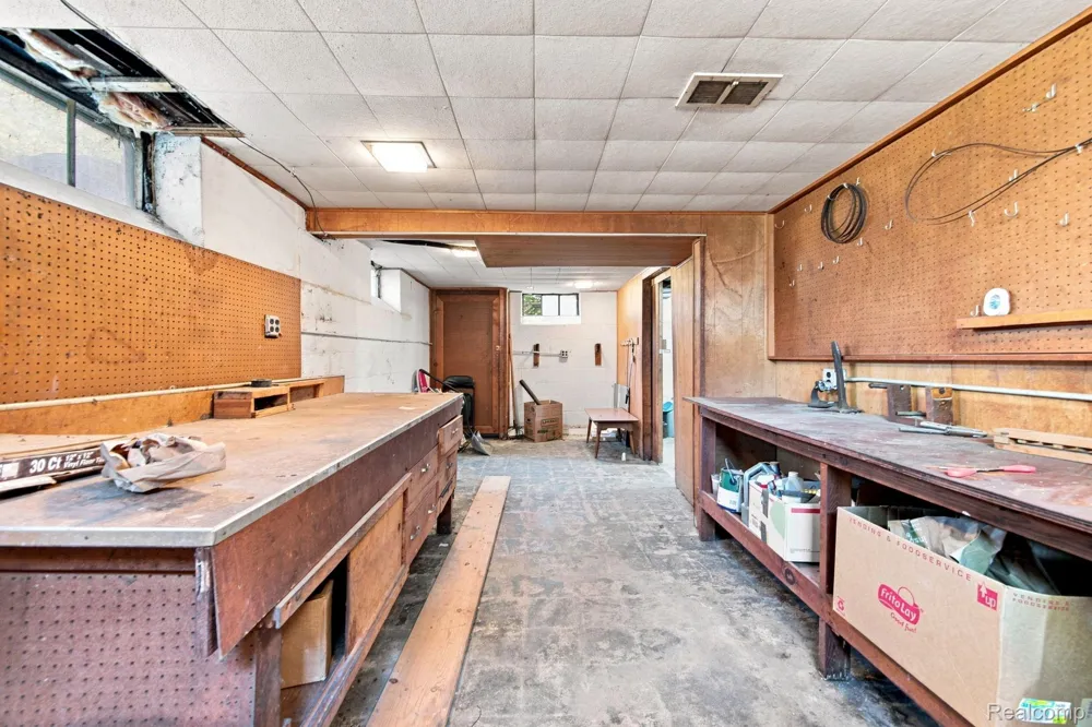 22845 Melrose Avenue Eastpointe City, MI 48021