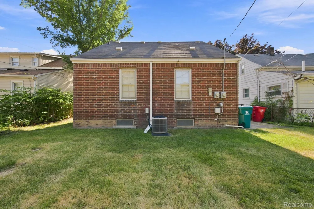 22845 Melrose Avenue Eastpointe City, MI 48021